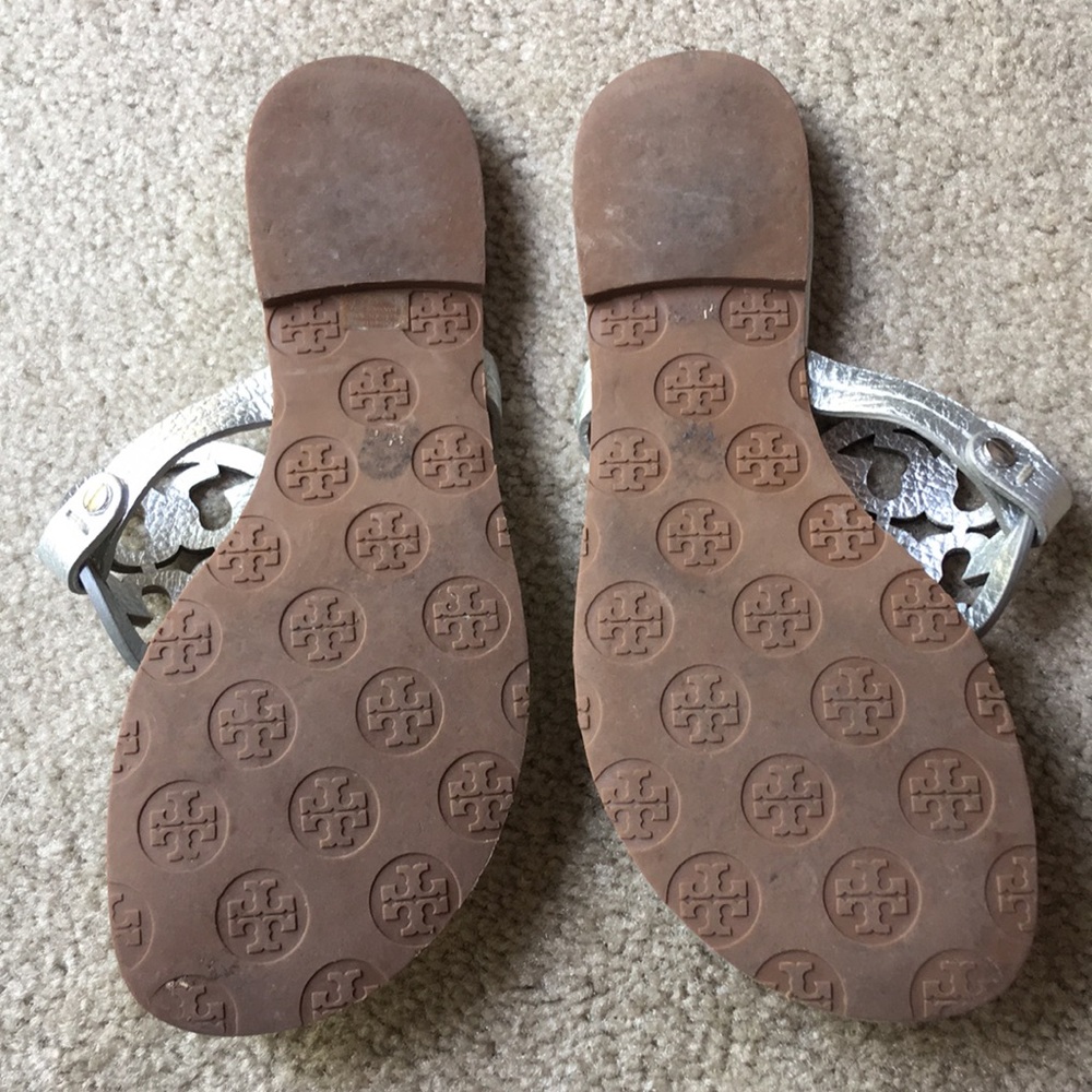 Tory Burch Tumbled Leather Silver Miller Sandals - Picture 4 of 6